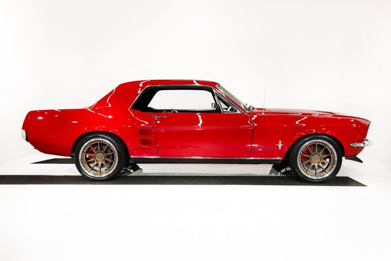 Unknown-Mustang-1967-Candy-Apple-Red-Black-15