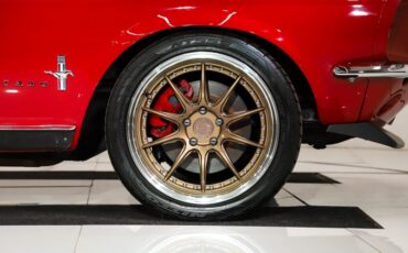 Unknown-Mustang-1967-Candy-Apple-Red-Black-2