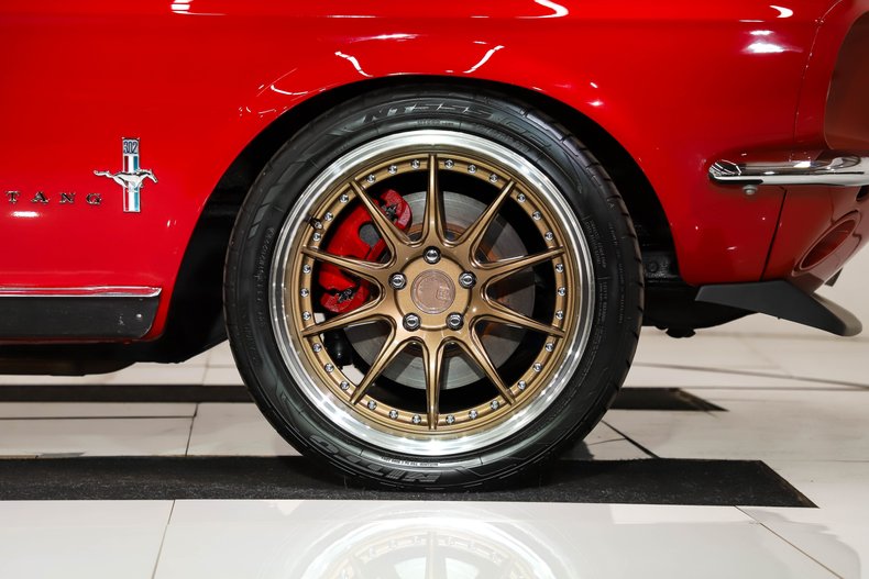 Unknown-Mustang-1967-Candy-Apple-Red-Black-2