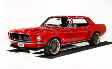Unknown-Mustang-1967-Candy-Apple-Red-Black-21