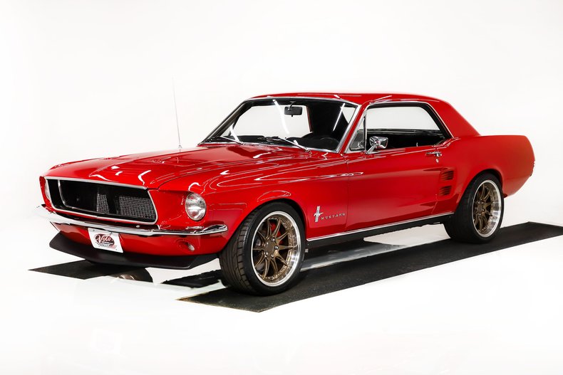 Unknown-Mustang-1967-Candy-Apple-Red-Black-21