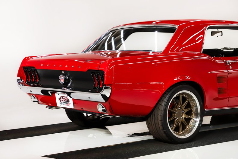 Unknown-Mustang-1967-Candy-Apple-Red-Black-24