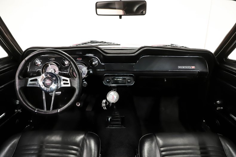 Unknown-Mustang-1967-Candy-Apple-Red-Black-25
