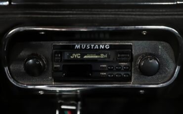 Unknown-Mustang-1967-Candy-Apple-Red-Black-26