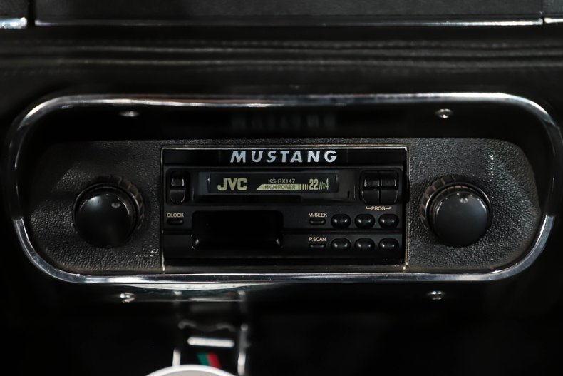 Unknown-Mustang-1967-Candy-Apple-Red-Black-26