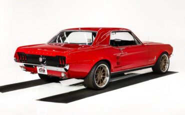 Unknown-Mustang-1967-Candy-Apple-Red-Black-27