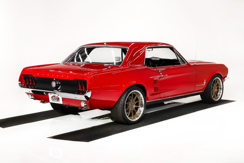 Unknown-Mustang-1967-Candy-Apple-Red-Black-27