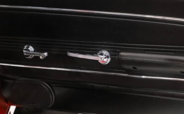 Unknown-Mustang-1967-Candy-Apple-Red-Black-33