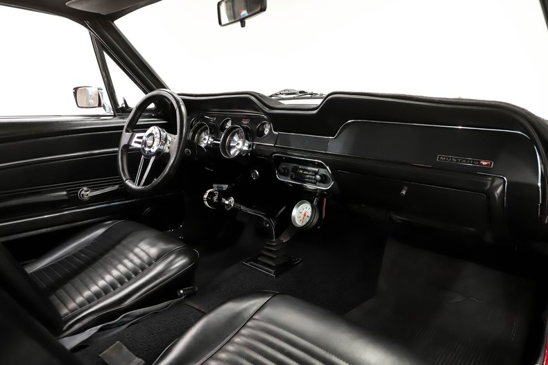 Unknown-Mustang-1967-Candy-Apple-Red-Black-35