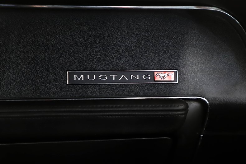 Unknown-Mustang-1967-Candy-Apple-Red-Black-36