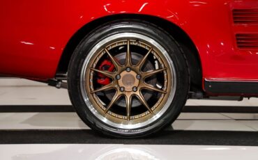 Unknown-Mustang-1967-Candy-Apple-Red-Black-38