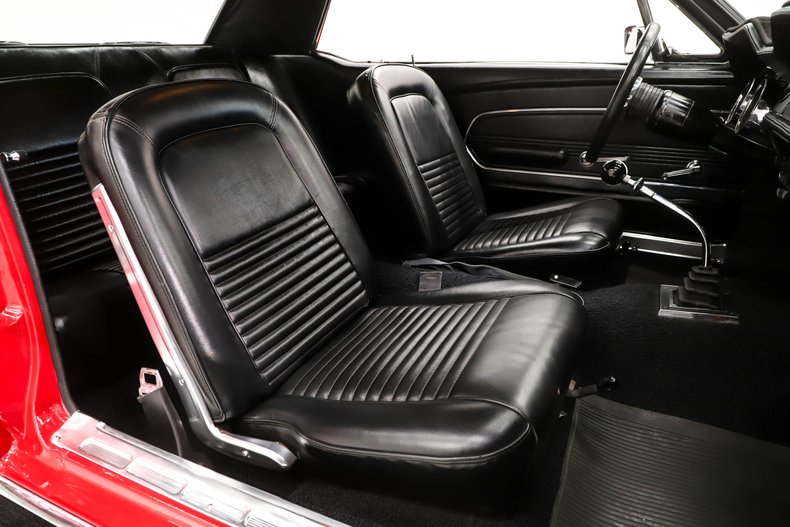 Unknown-Mustang-1967-Candy-Apple-Red-Black-39
