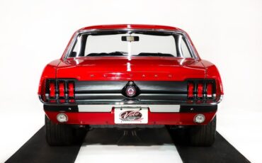 Unknown-Mustang-1967-Candy-Apple-Red-Black-43