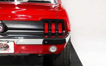 Unknown-Mustang-1967-Candy-Apple-Red-Black-44