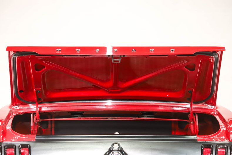 Unknown-Mustang-1967-Candy-Apple-Red-Black-45