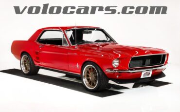 Unknown-Mustang-1967-Candy-Apple-Red-Black-48