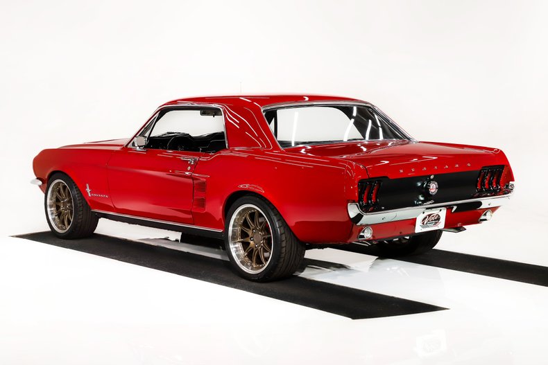 Unknown-Mustang-1967-Candy-Apple-Red-Black-6