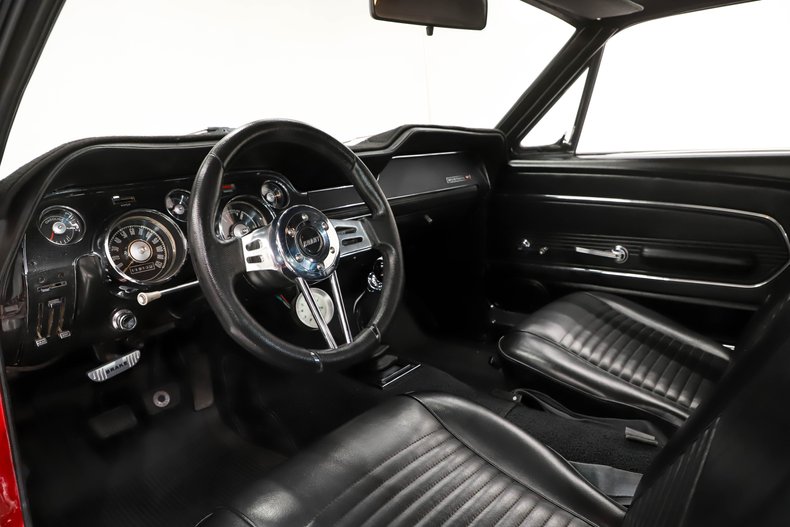 Unknown-Mustang-1967-Candy-Apple-Red-Black