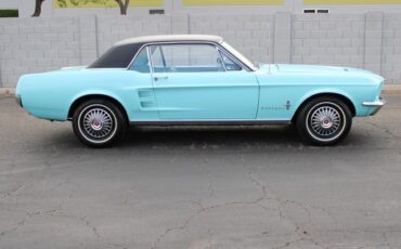 Unknown-Mustang-1967-Frost-Turquoise-Blue