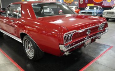 Unknown-Mustang-1967-Red-Black-19
