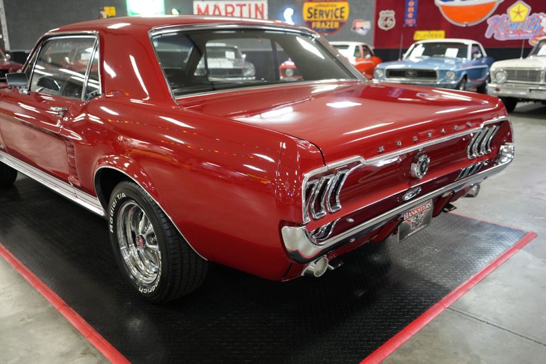 Unknown-Mustang-1967-Red-Black-19