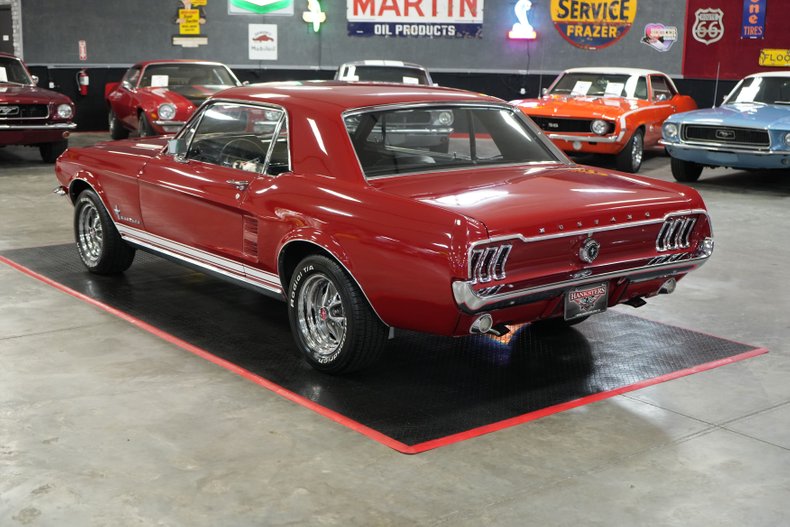 Unknown-Mustang-1967-Red-Black-2