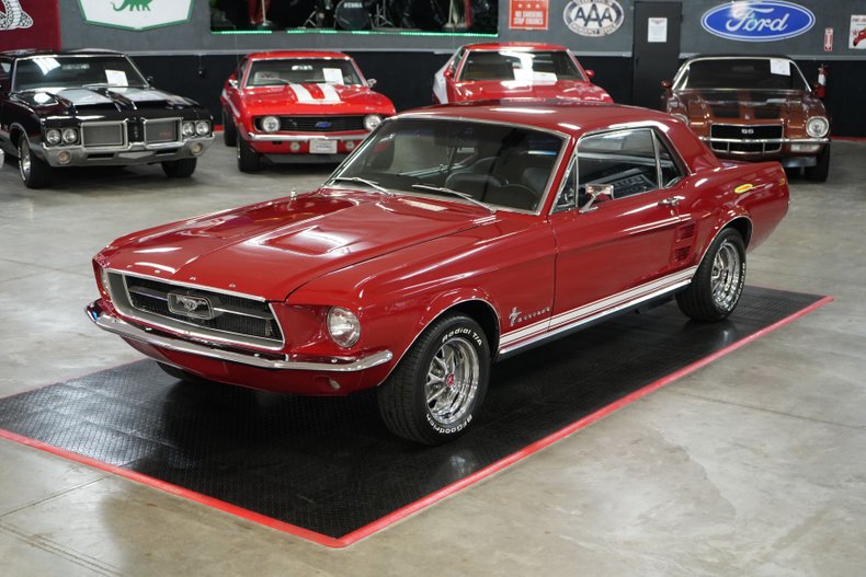 Unknown-Mustang-1967-Red-Black-25