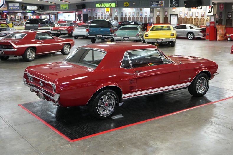 Unknown-Mustang-1967-Red-Black-29