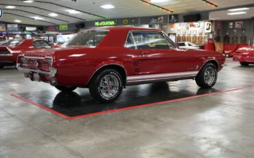 Unknown-Mustang-1967-Red-Black-37