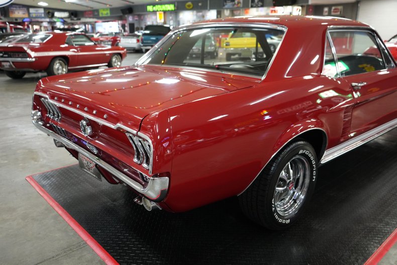 Unknown-Mustang-1967-Red-Black-47