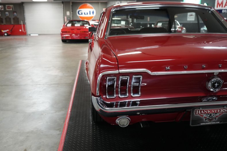 Unknown-Mustang-1967-Red-Black-49