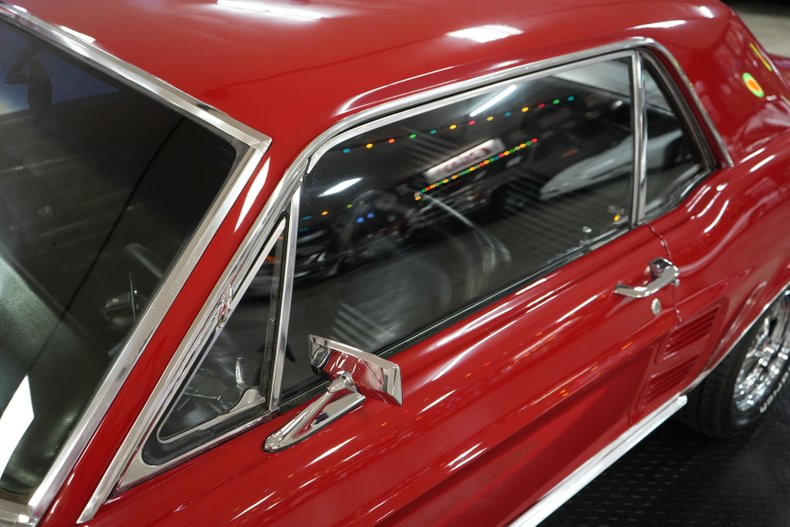 Unknown-Mustang-1967-Red-Black-5