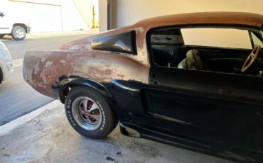 Unknown-Mustang-1967-Red-Sauterne-Gold-11