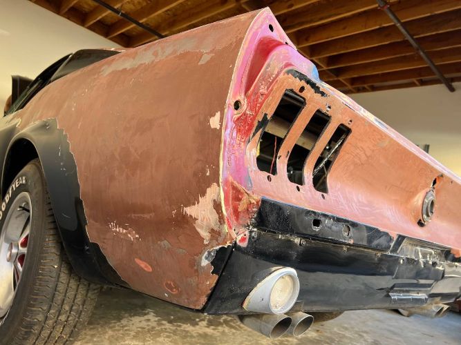 Unknown-Mustang-1967-Red-Sauterne-Gold-17