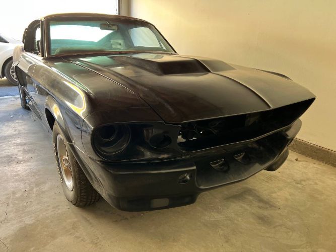 Unknown-Mustang-1967-Red-Sauterne-Gold-23