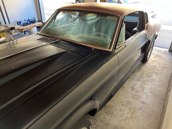 Unknown-Mustang-1967-Red-Sauterne-Gold-7