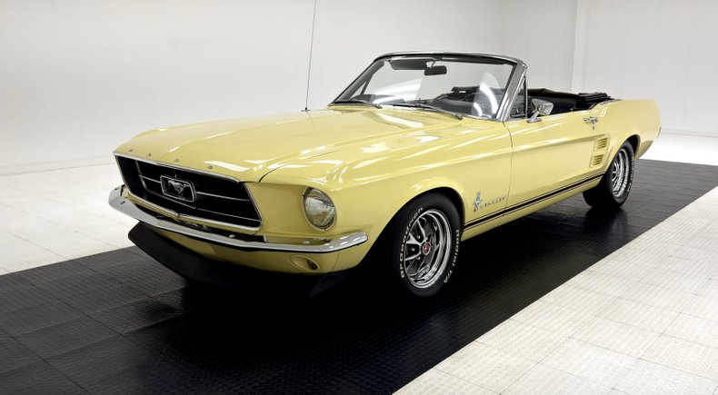 Unknown-Mustang-1967-Springtime-Yellow-Black-1