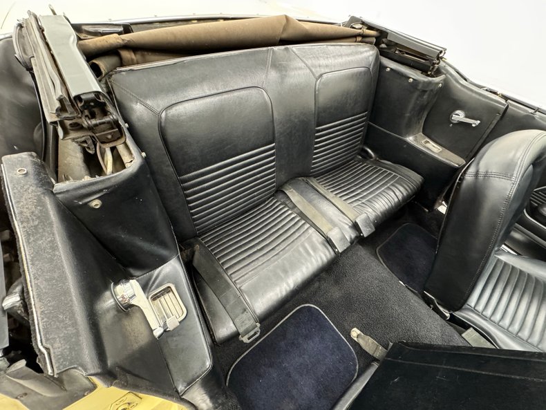 Unknown-Mustang-1967-Springtime-Yellow-Black-11