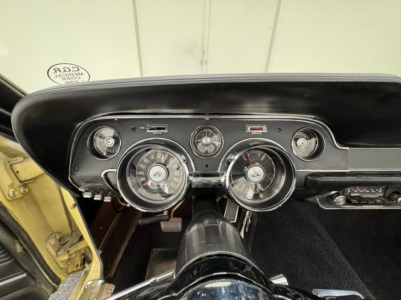 Unknown-Mustang-1967-Springtime-Yellow-Black-13