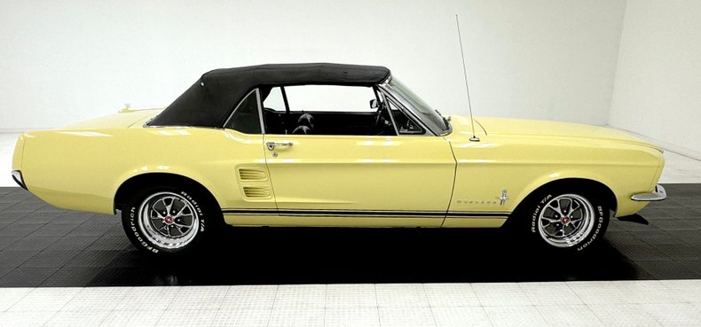 Unknown-Mustang-1967-Springtime-Yellow-Black-21