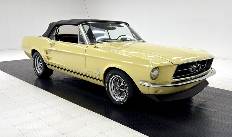 Unknown-Mustang-1967-Springtime-Yellow-Black-22