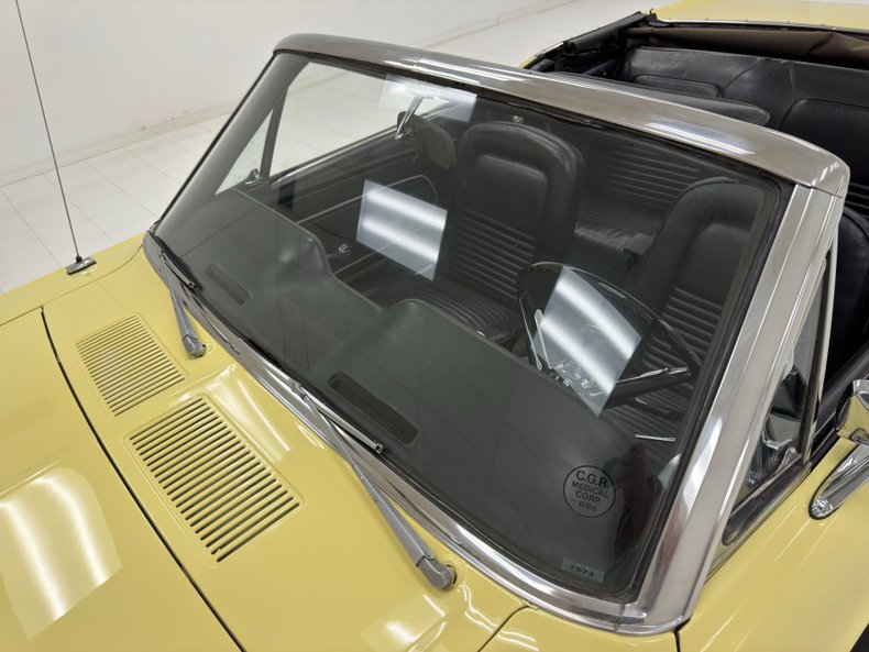 Unknown-Mustang-1967-Springtime-Yellow-Black-24