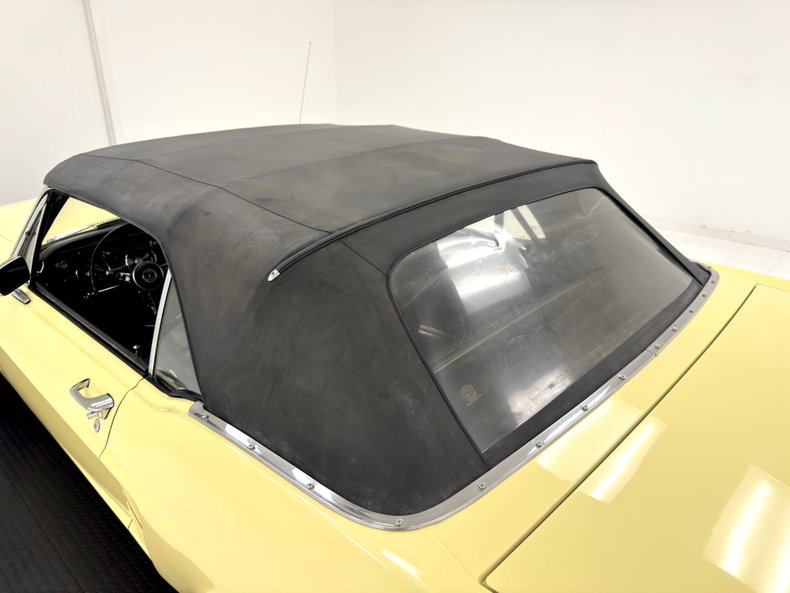 Unknown-Mustang-1967-Springtime-Yellow-Black-29