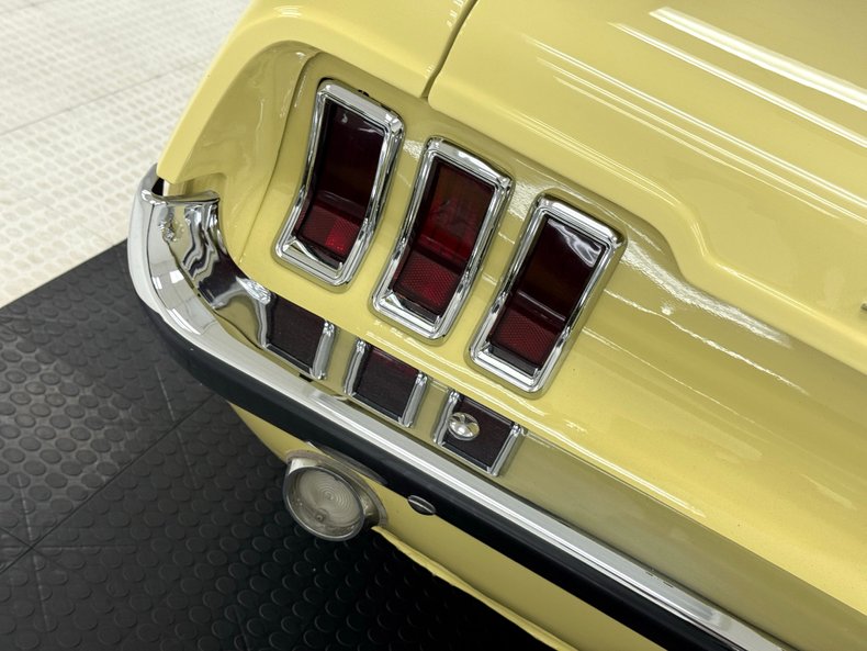 Unknown-Mustang-1967-Springtime-Yellow-Black-31