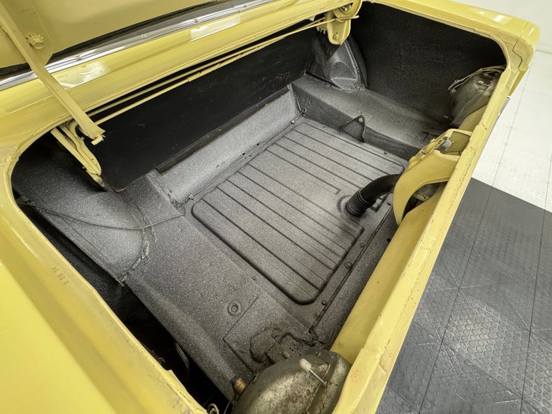 Unknown-Mustang-1967-Springtime-Yellow-Black-37