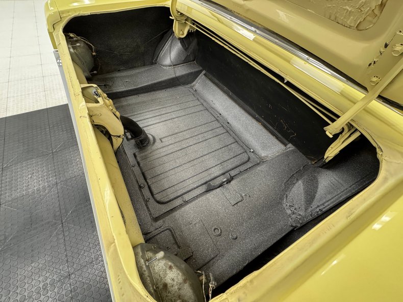 Unknown-Mustang-1967-Springtime-Yellow-Black-39