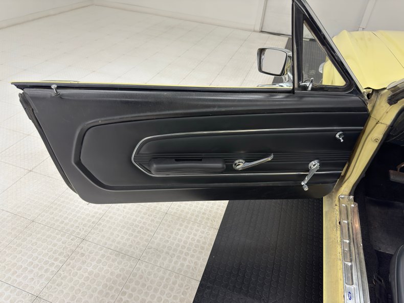 Unknown-Mustang-1967-Springtime-Yellow-Black-40