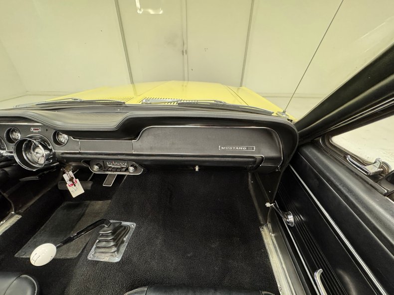 Unknown-Mustang-1967-Springtime-Yellow-Black-42