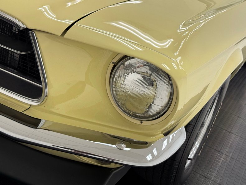 Unknown-Mustang-1967-Springtime-Yellow-Black-5