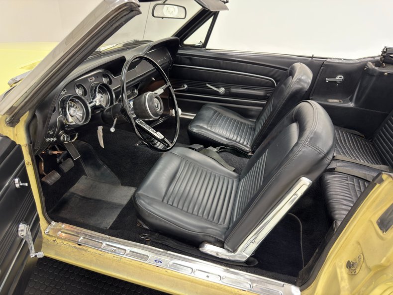 Unknown-Mustang-1967-Springtime-Yellow-Black-7
